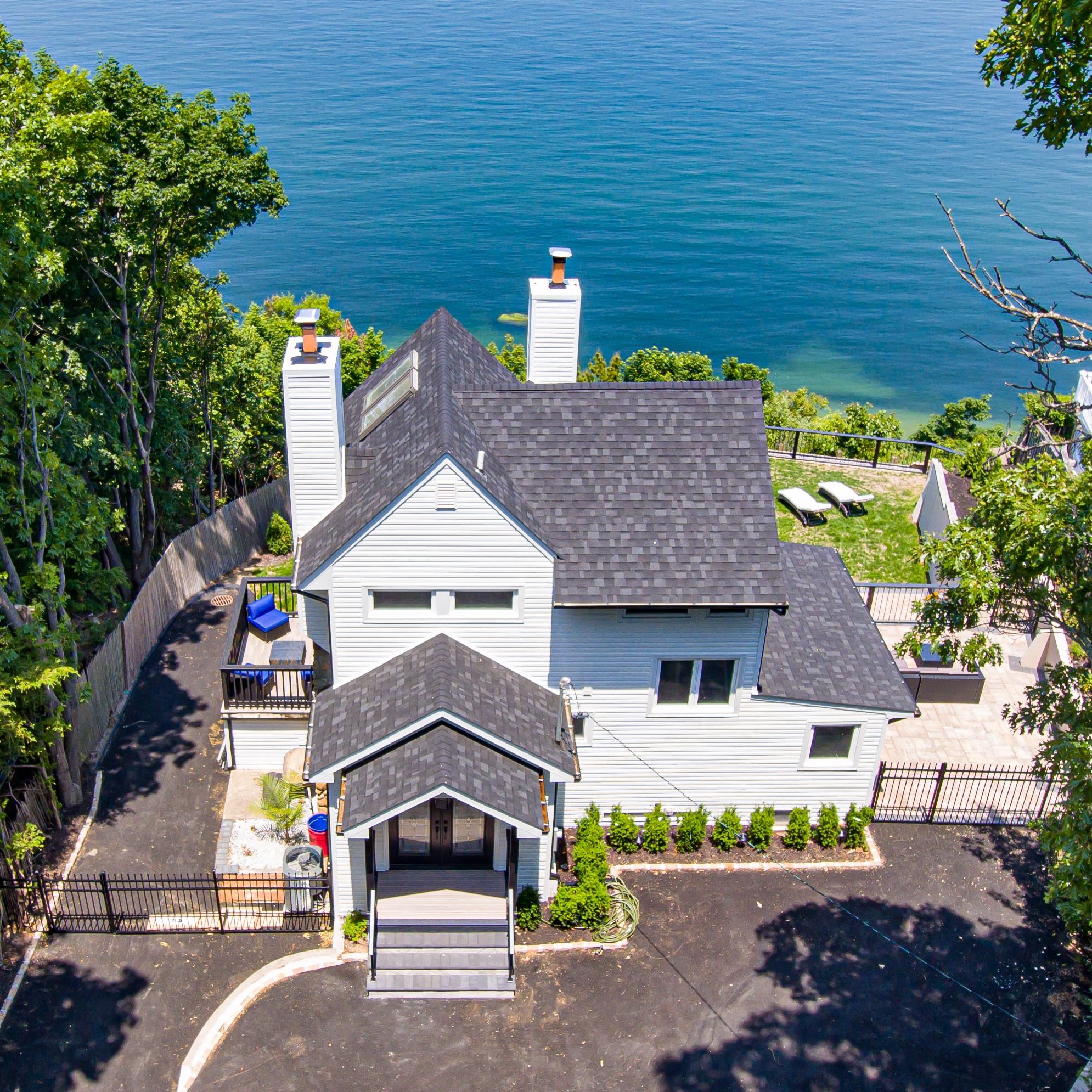 Classic Southampton Home: 5BR, Pool, Jacuzzi Main Image